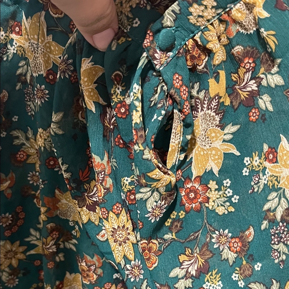 Torrid Green Floral Blouse - Picture 4 of 5
